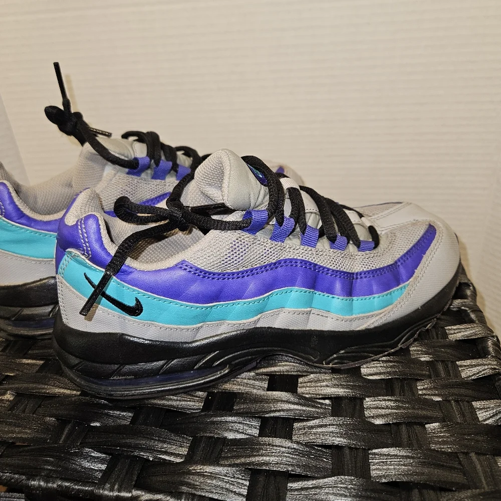 NIKE AIR MAX 95 GS KIDS 3 C. GRAY BLACK PURPLE AND GREEN